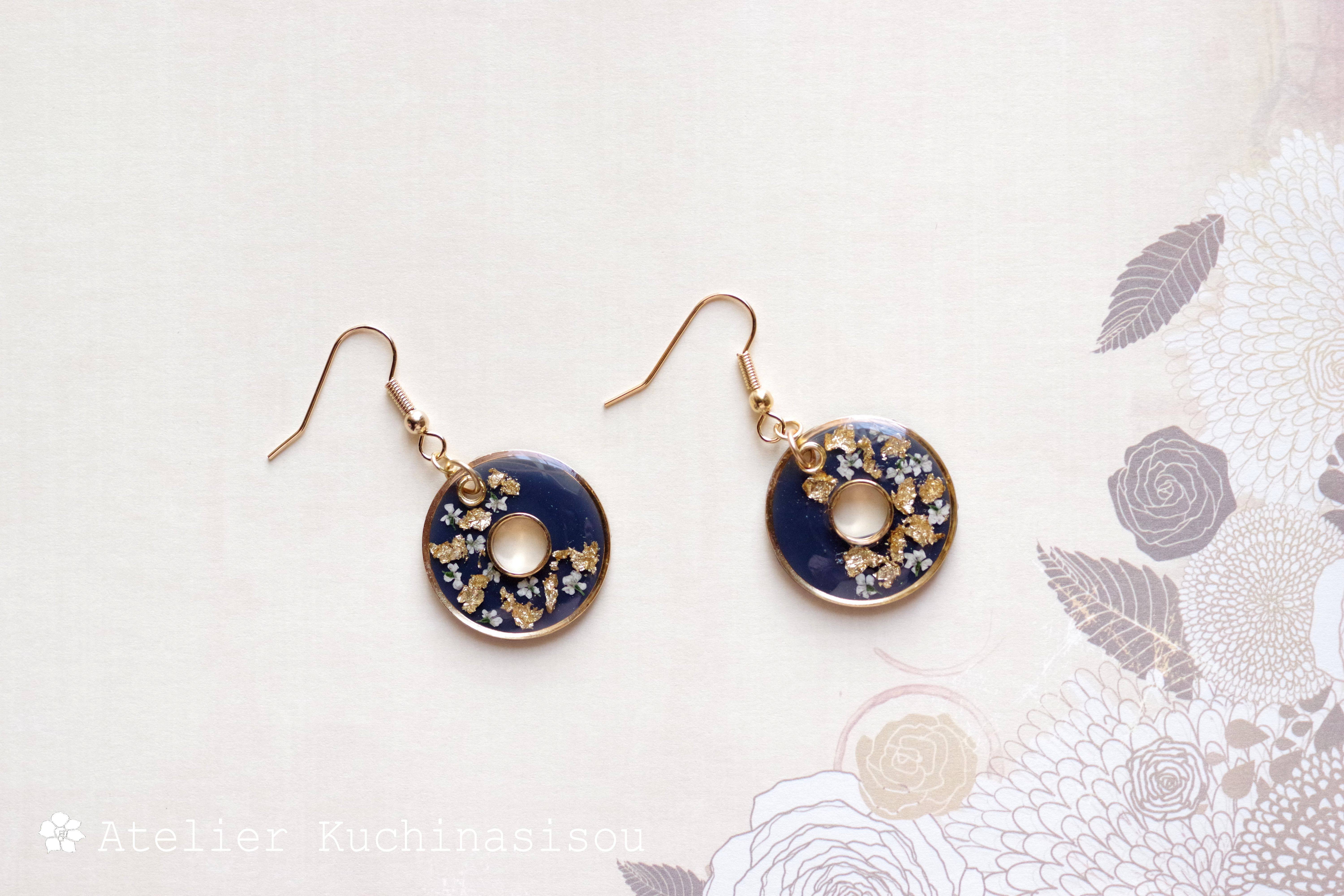 レジンアート　コインのピアス〈メランコリア〉（ゴールド）