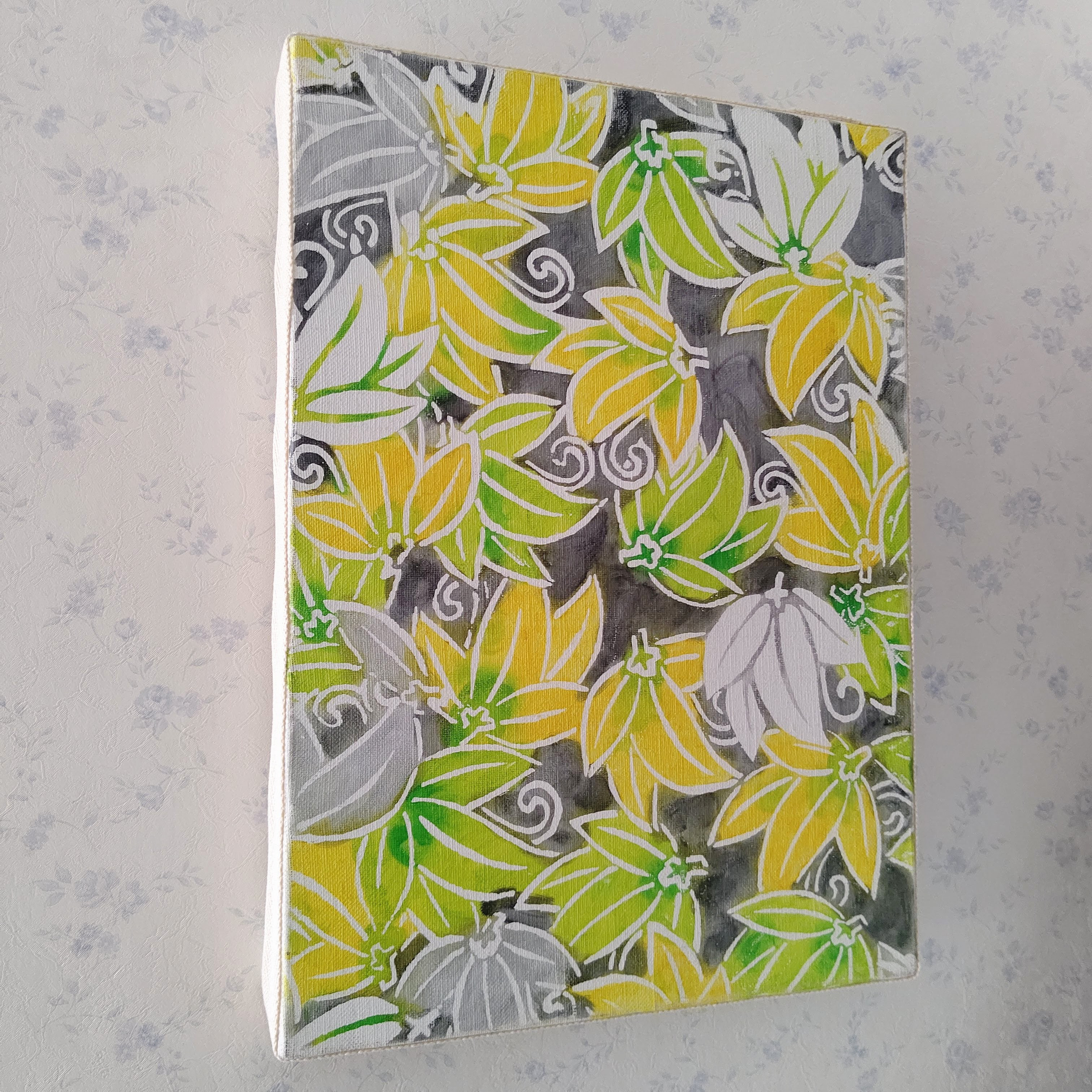 葉っぱデザイン　型染めキャンバス　幸せ黄色