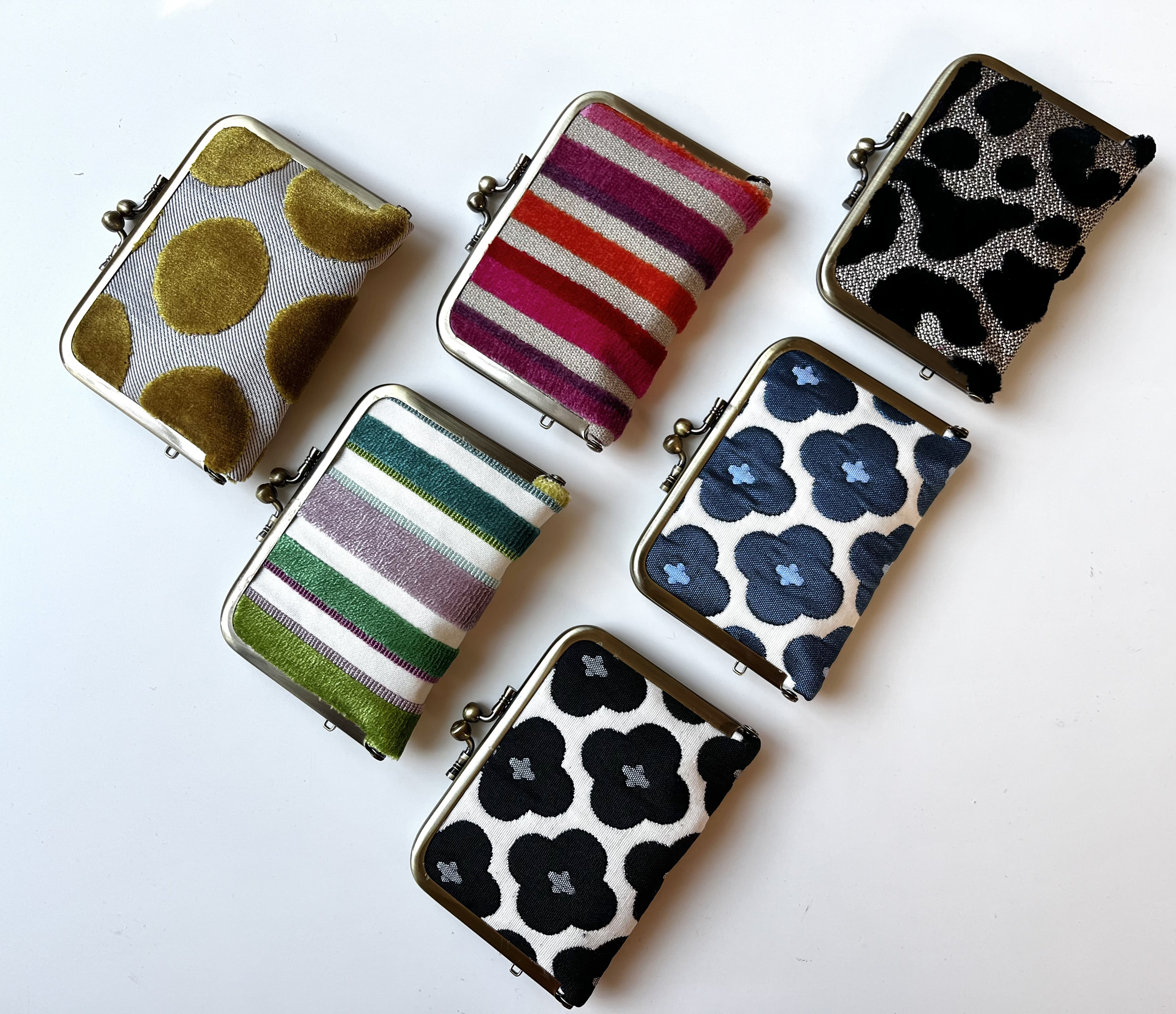 再販！手のひらサイズのカードケース　ポム　小さなバッグにちょうどいい！