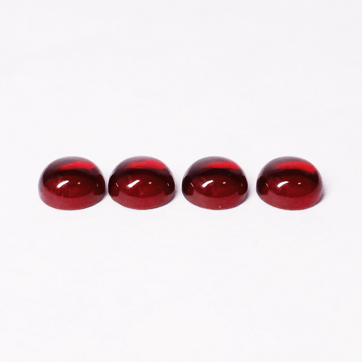 上品なワインレッド。 大粒(6mm) ガーネットのピアス　　[送料無料]
