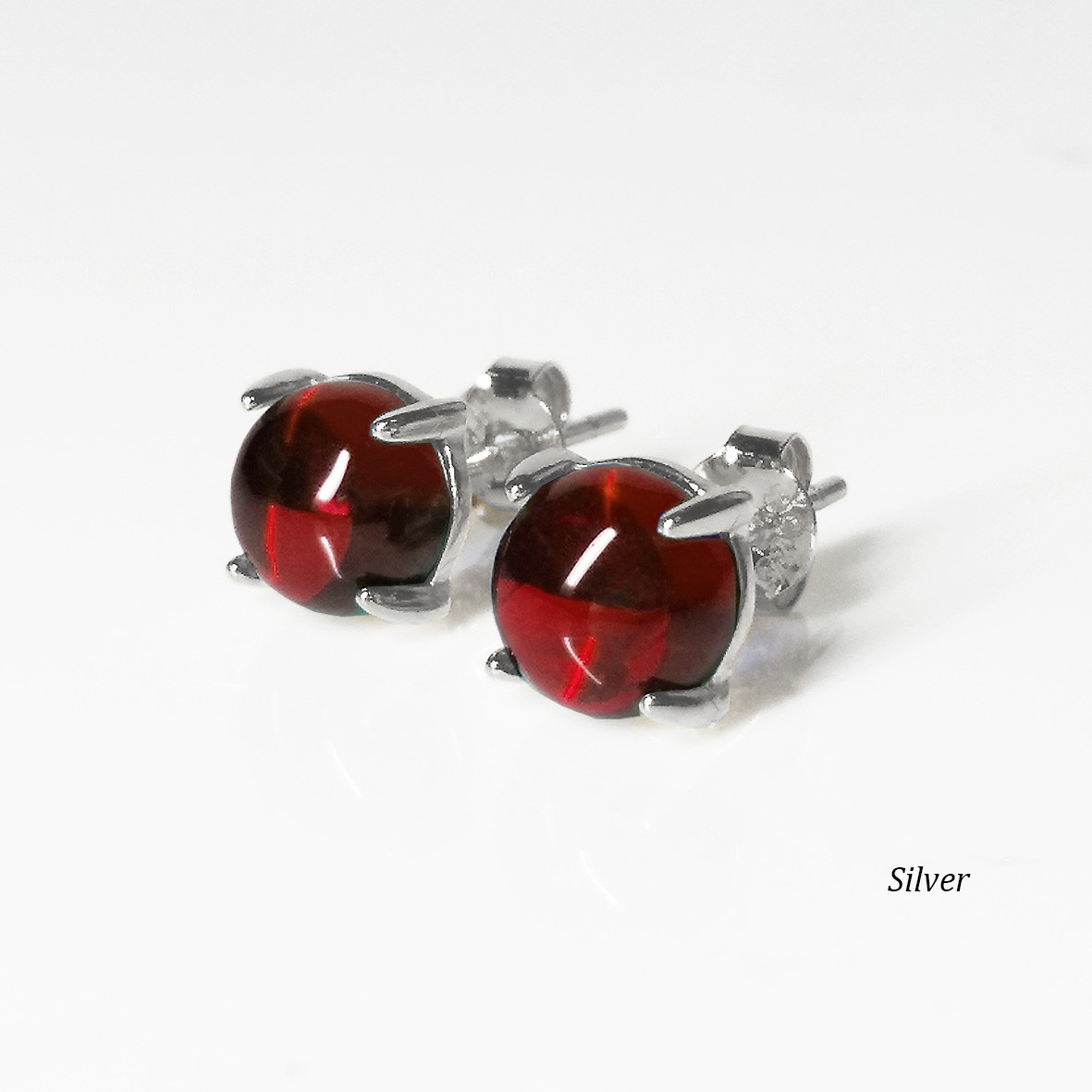 上品なワインレッド。 大粒(6mm) ガーネットのピアス　　[送料無料]