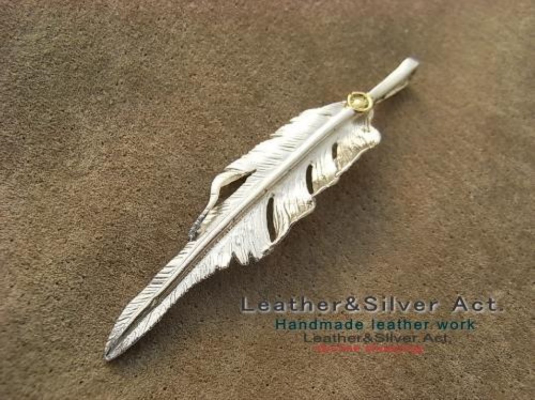イーグル　フェザー ペンダント トップ 手彫り　シルバー925　インディアン　フェザーネックレス　ハンドメイド　トップ