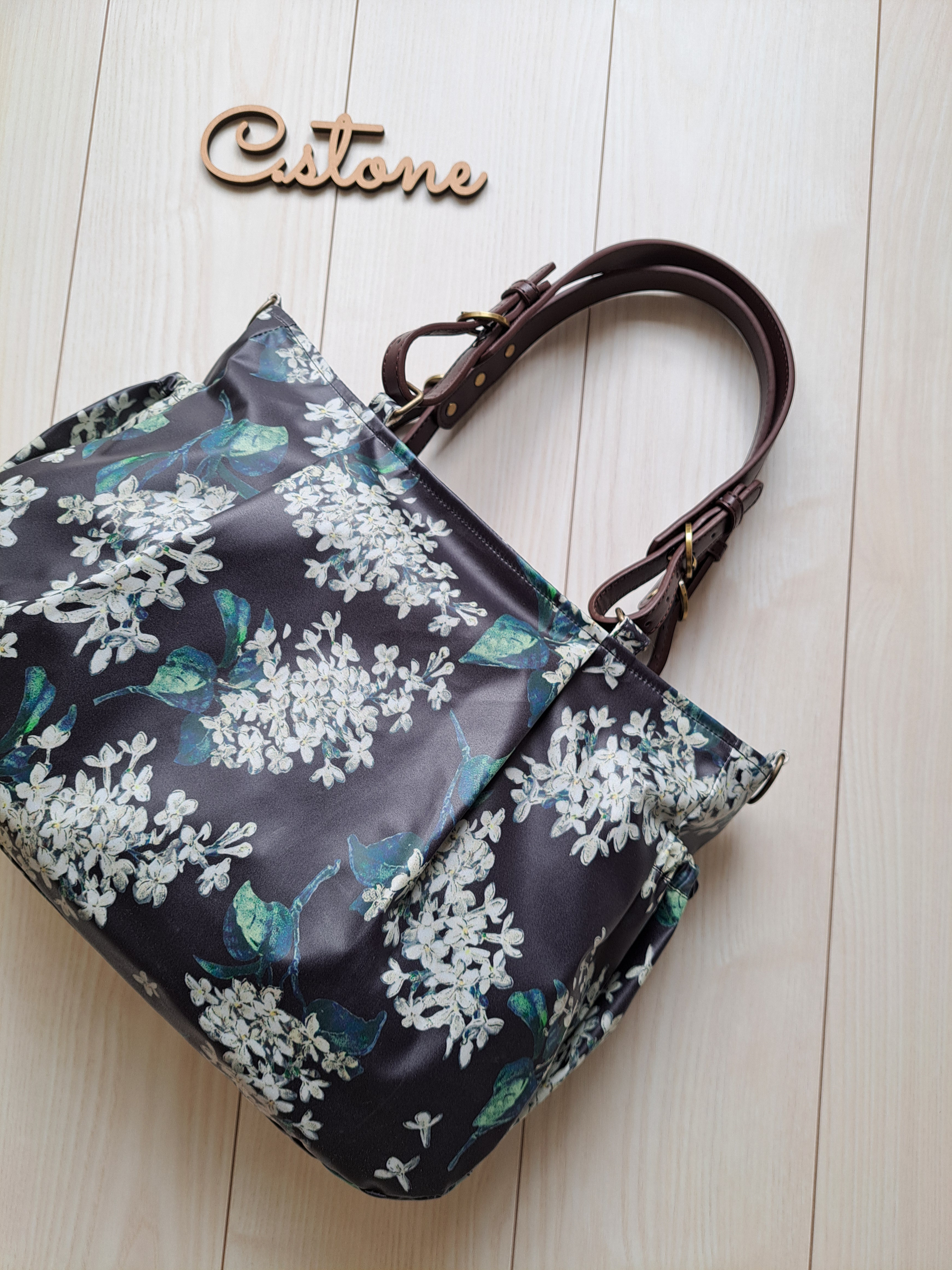 ハンドメイド リバティ　ライラック　ブラック　通勤バッグ　A4ケース入る♪　共布ショルダー紐別売