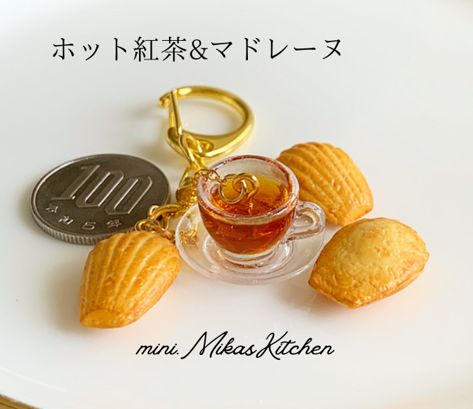 キーホルダー 木製オーナメント ミニタイル 貴重！マドレーヌちゃん