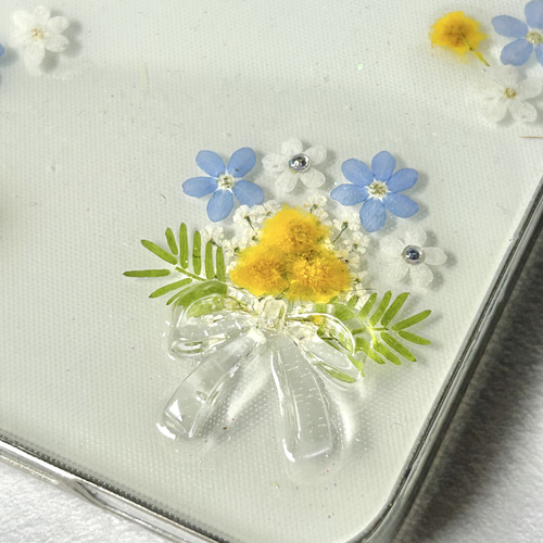ハンドメイド　勿忘草とミモザとかすみ草の押し花　スマホリング/バンカーリング ハンドメイド 勿忘草とミモザとかすみ草の押し花 スマホリング