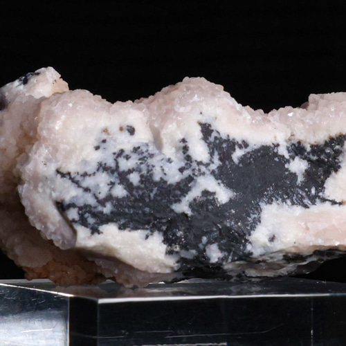 美派手蛍光】 22億年前の古原生代に形成されたカラハリマンガン鉱床産