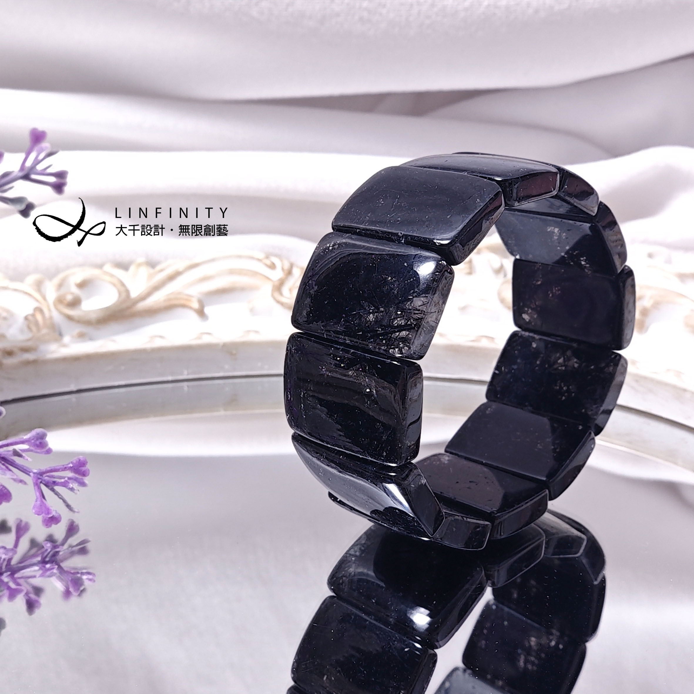 ブラックルチルクォーツは、体を浄化し、ネガティブなエネルギーを排除し、キャリアと富の成功をもたらすリーダーの石です。