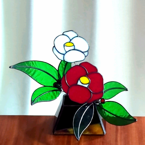 紅白のめでたい椿♢千両♢冬の花♢冬の彩り♢ステンドグラス