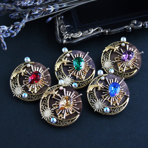 燦耀のブローチ Ver.3 全5色（金古美）一点もの【高級クリスタル使用