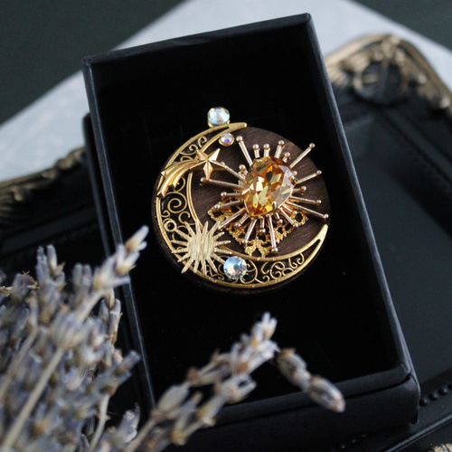 燦耀のブローチ Ver.3 全5色（金古美）一点もの【高級クリスタル使用