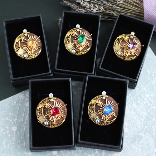 燦耀のブローチ Ver.3 全5色（金古美）一点もの【高級クリスタル使用