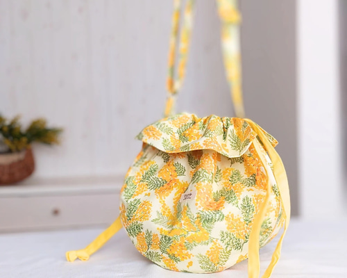 丸いかたちに心もほっこり ころんと可愛い斜め掛けの巾着バッグ ぷち