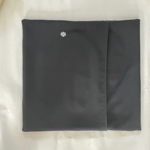 着物リメイク　クッションカバー　ペア　黒留袖リメイク　45×45cm 牡丹と鳳凰 着物リメイク クッションカバー ペア 黒留袖リメイク 45×45cm