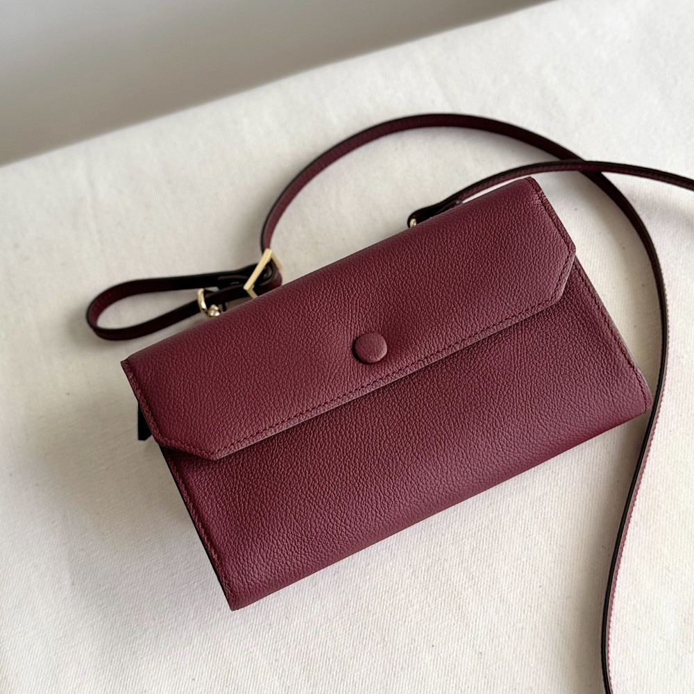 本革 　超軽量　お財布ショルダー　スマホショルダー　L字型財布　お財布ポシェット　長財布　ワインレッド 14,000円