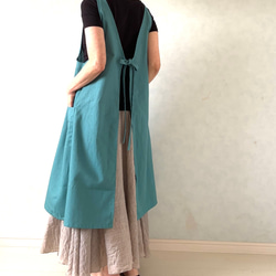 艶やかブルーグリーン✴︎そのままお出かけOK！ワンピース仕立ての2wayエプロン 7枚目の画像