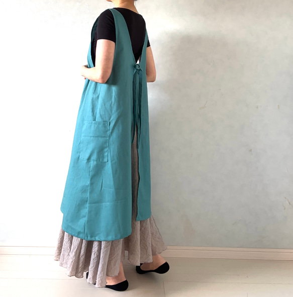 艶やかブルーグリーン✴︎そのままお出かけOK！ワンピース仕立ての2wayエプロン 8枚目の画像