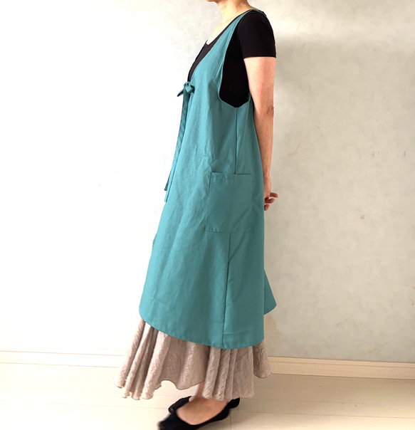 艶やかブルーグリーン✴︎そのままお出かけOK！ワンピース仕立ての2wayエプロン 15枚目の画像