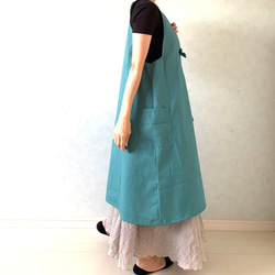 艶やかブルーグリーン✴︎そのままお出かけOK！ワンピース仕立ての2wayエプロン 10枚目の画像
