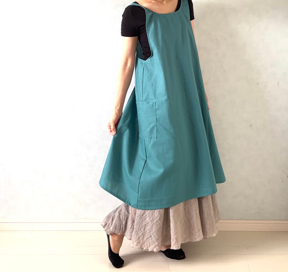 艶やかブルーグリーン✴︎そのままお出かけOK！ワンピース仕立ての2wayエプロン 13枚目の画像