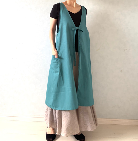 艶やかブルーグリーン✴︎そのままお出かけOK！ワンピース仕立ての2wayエプロン 4枚目の画像