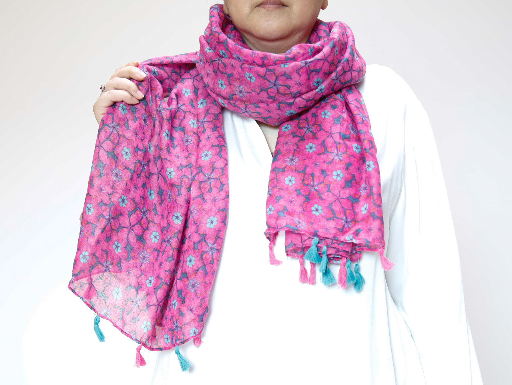 ピンクのやわらか大判ストール ギフト プレゼントにも　季節の変わり目に