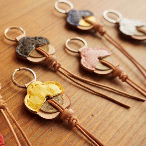 巳年のお守り 運気爆上げ⤴️2025年の干支【巳年】蛇の革を使った、5円＝ご縁