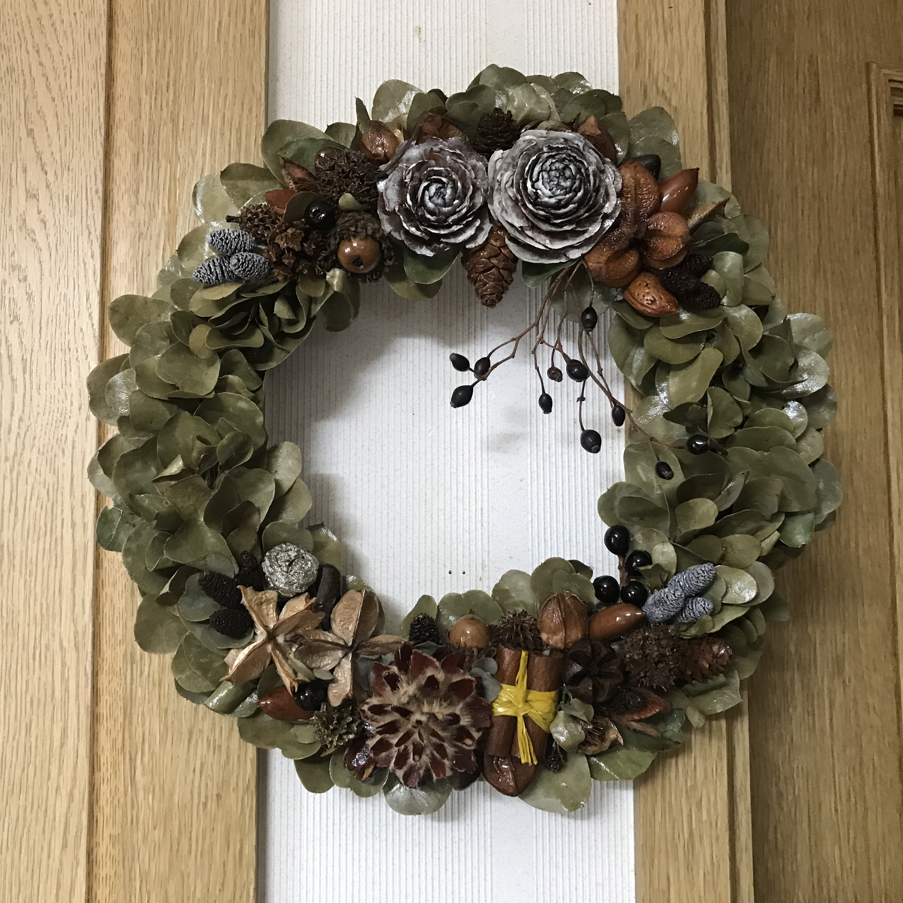 《新作》シックでアンティークなドライナッツとユーカリドライの癒しのリース（1点限定）
