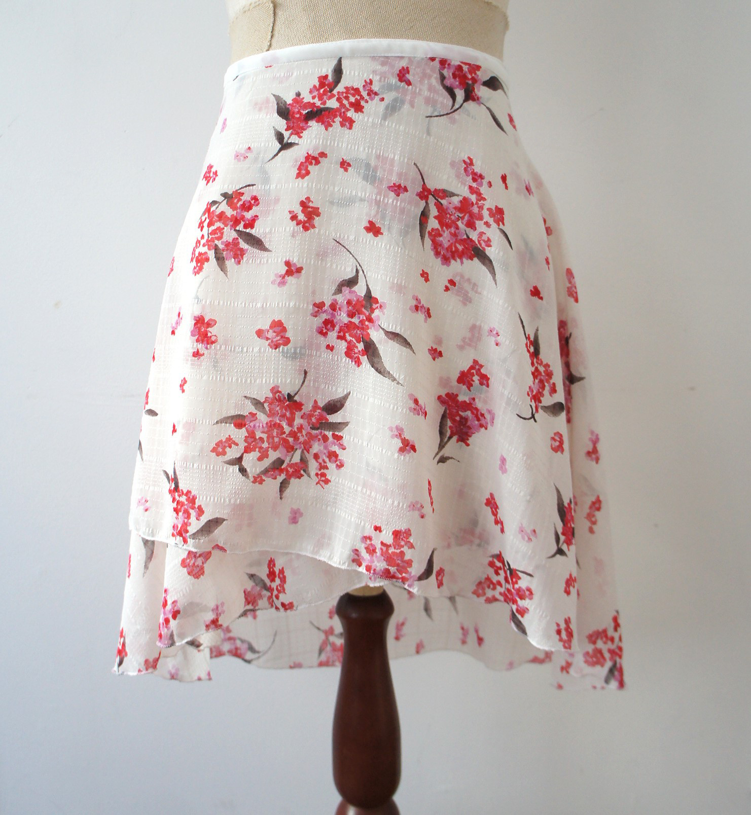 バレエ　ラップスカート[赤花・ホワイト53-129] L163Redflower white