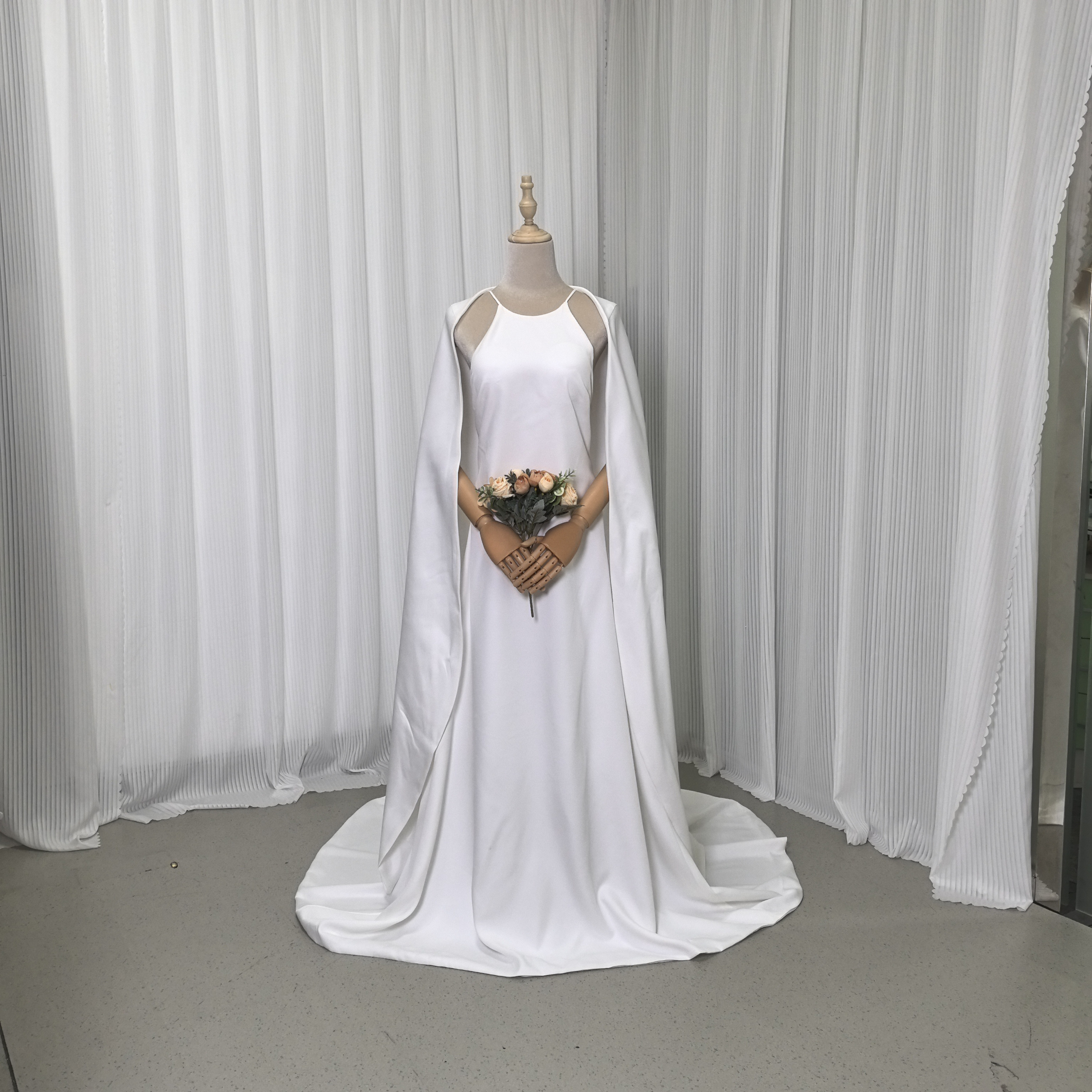 送料無料！ウェディングドレス ケープ風ドレス キャミソール クラシカル スレンダーライン オフホワイト 前撮り 27,993円