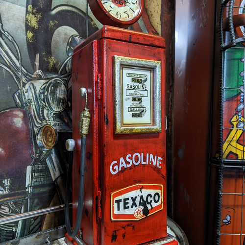 ガレージ雑貨 ガソリンポンプ型 置き時計 クロック & マルチキャビネット ガレージ雑貨 ガソリンポンプ型 置き時計 クロック & マルチ