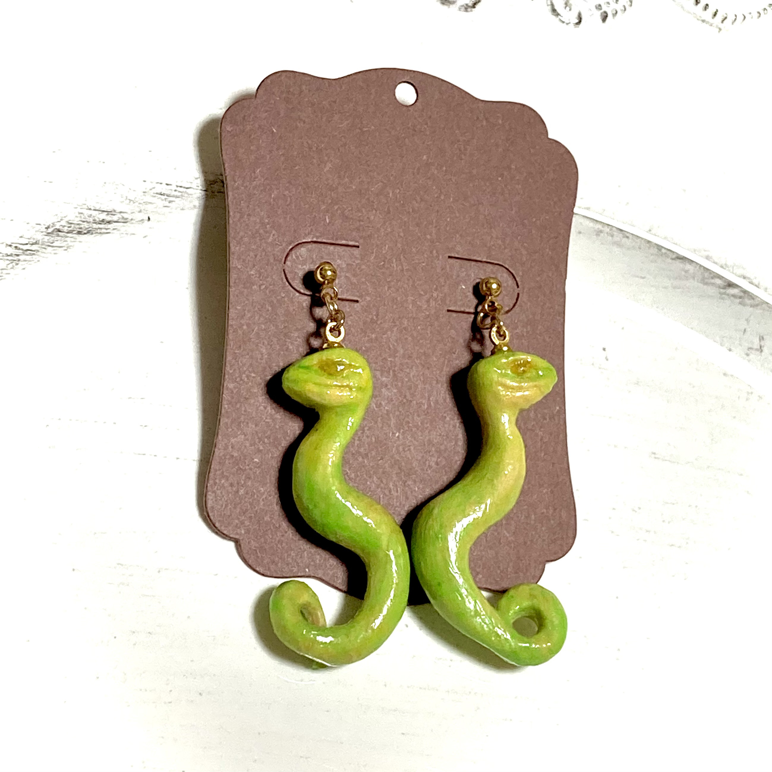 木で作った蛇のピアス(スタッドピアス)【イヤリング変更可能】