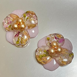 ピンクフラワーレジン×スパンコール♡花びら ピアス イヤリング しずくピンク ドライフラワーレジンピアス イヤリング ピアス