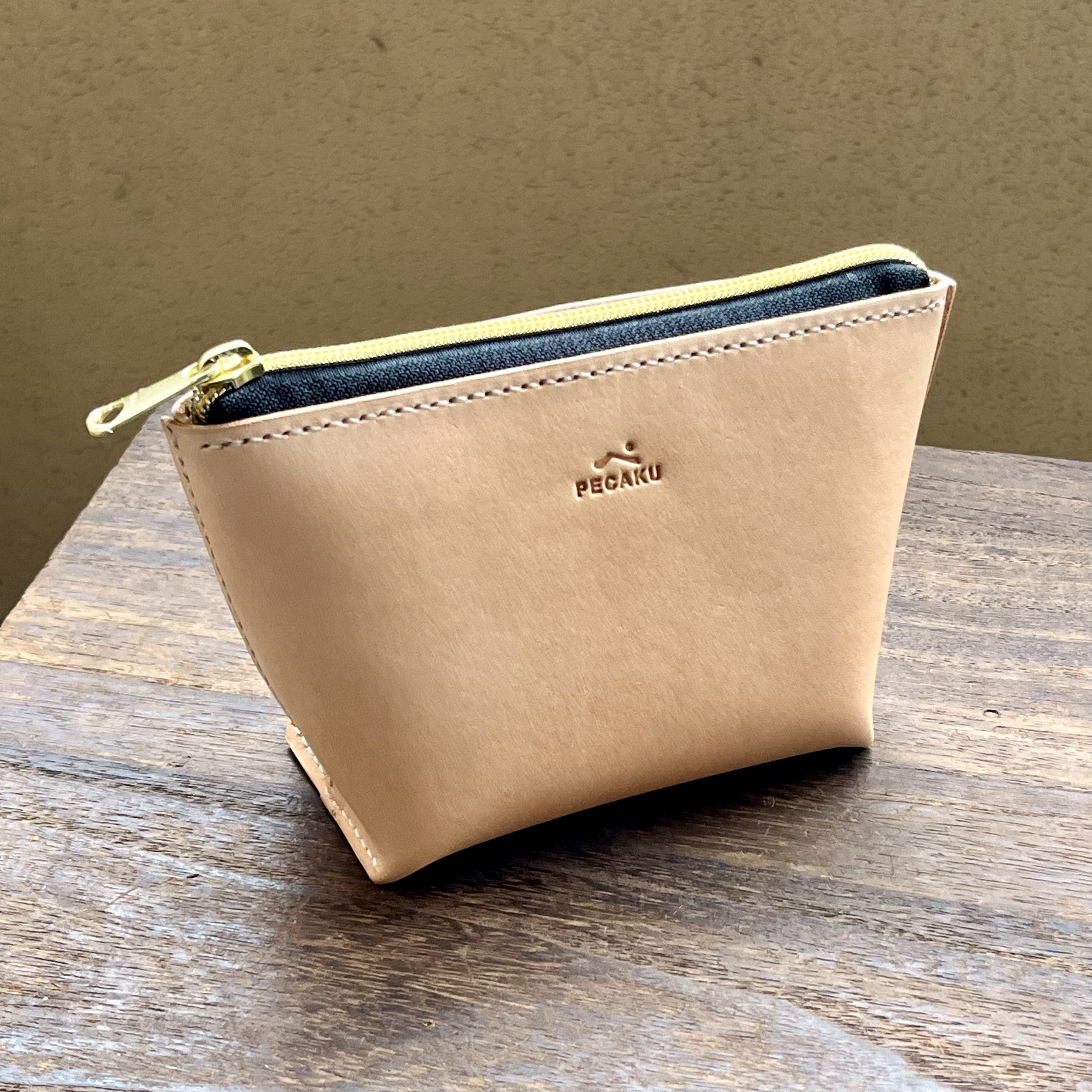PECAKU （ペカク）【本革】【手縫】【姫路レザー】コスメポーチ　シンプルでかわいい男女兼用