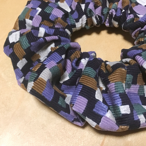 在庫あり☆レトロタイル柄シュシュ☆ネイビー 青紫緑 モザイク