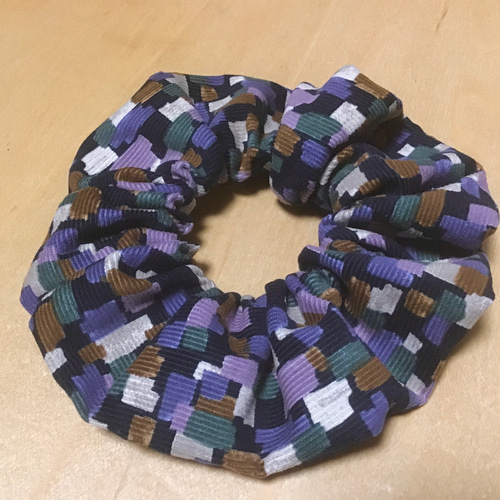 在庫あり☆レトロタイル柄シュシュ☆ネイビー 青紫緑 モザイク