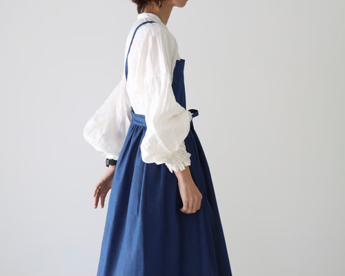 岡山児島デニムで仕立てた、ギャザーたっぷりエプロン／ライトオンス