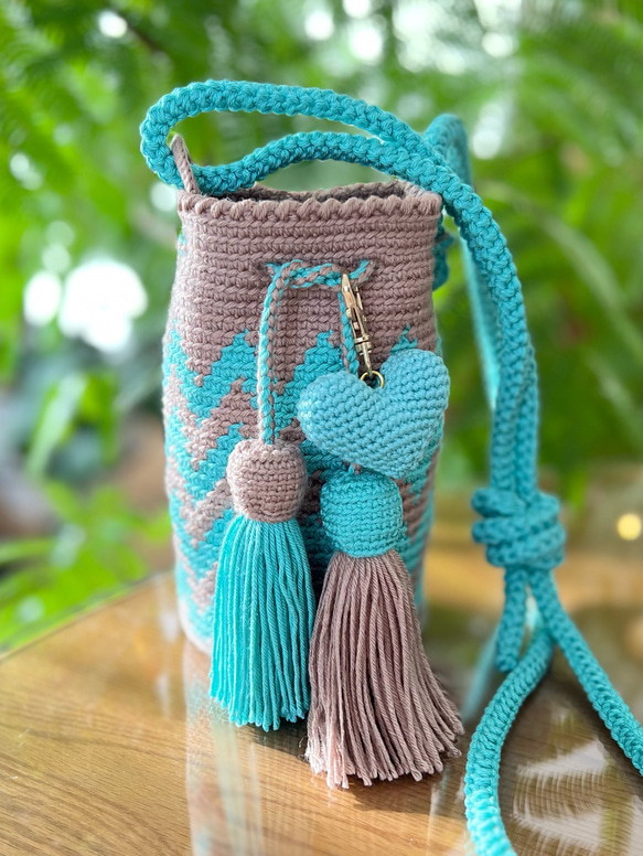 バイカラーのショルダーバッグ〈S〉☆camel & turquoise シェブロン柄