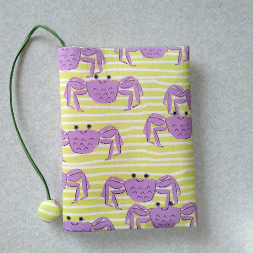 文庫本布のブックカバー（蟹） ブックカバー nobukoggg 通販