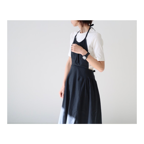 一味違うお洒落リネンエプロン／柔らかなハーフリネンで魅せる、サイドギャザーデザインエプロン／ブラック 7枚目の画像