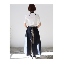 一味違うお洒落リネンエプロン／柔らかなハーフリネンで魅せる、サイドギャザーデザインエプロン／ブラック 8枚目の画像