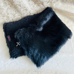 小顔効果も♪もふもふ♡黒羊のネックウォーマー 6枚目の画像