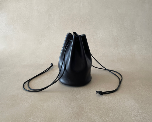 レザー巾着 本革巾着バッグ ブラック イタリアンレザー 巾着 巾着バッグ SHELL