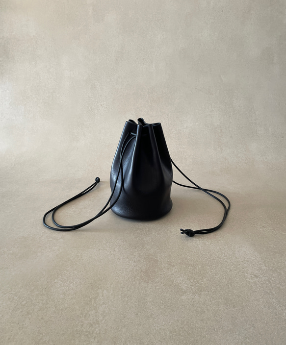 本革巾着バッグ ブラック イタリアンレザー 巾着 巾着バッグ SHELL