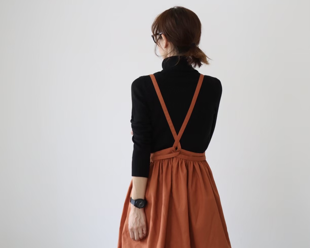 そのままお出かけリネンギャザーエプロン／おうち時間もお洒落に過ごすコットンリネンエプロン／くすみカラーのテラコッタ 5,767円