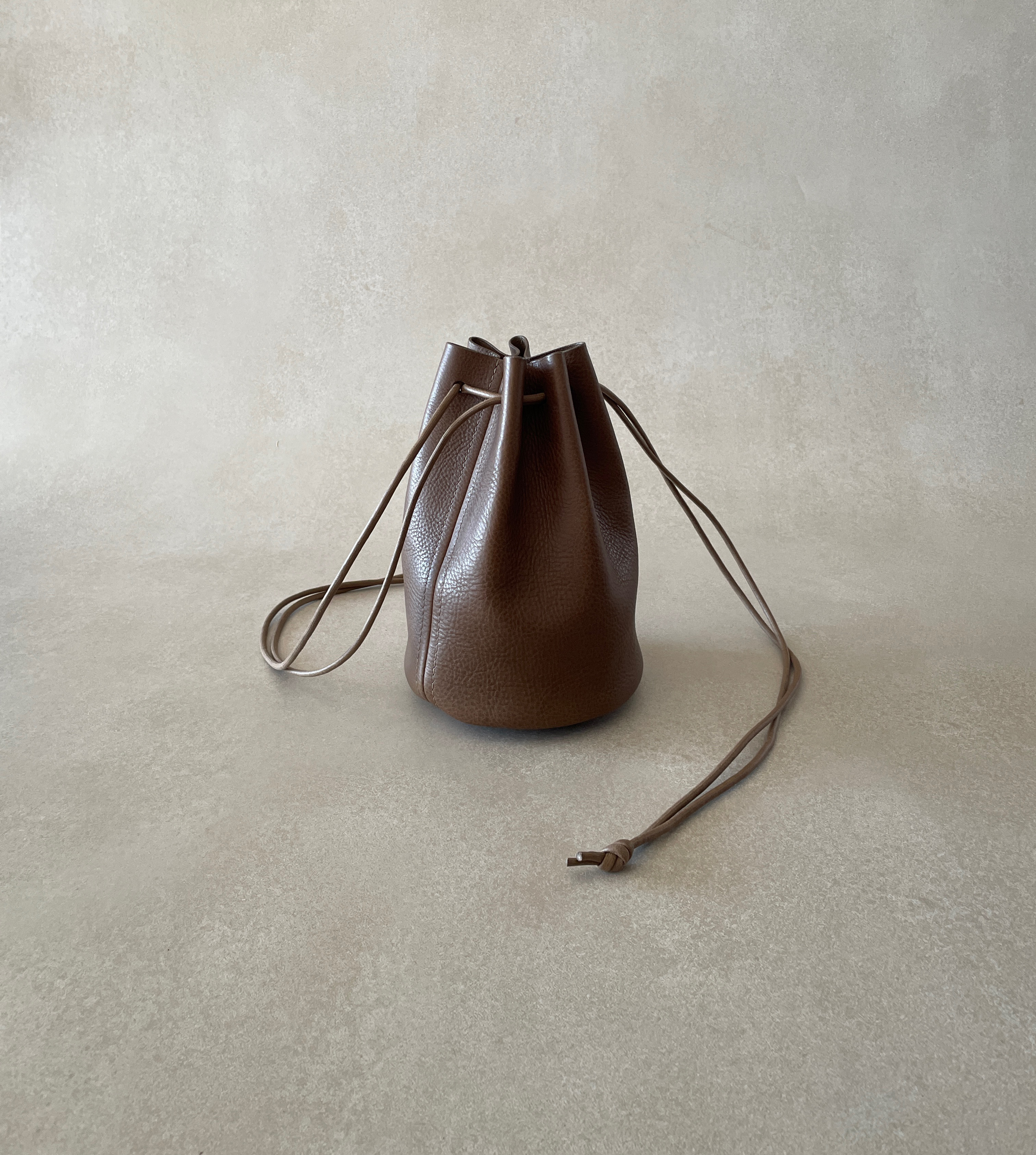 本革巾着バッグ　トープ　イタリアンレザー　巾着　グレージュ