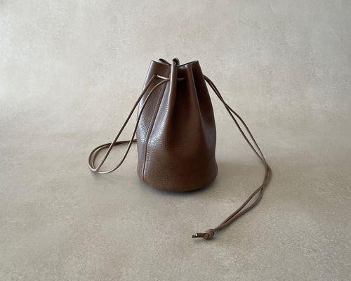 本革巾着バッグ トープ イタリアンレザー 巾着 グレージュ 巾着バッグ