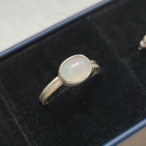 一点物】13号 大粒オパールの繊細シルバーリング シルバー925 SV925 石