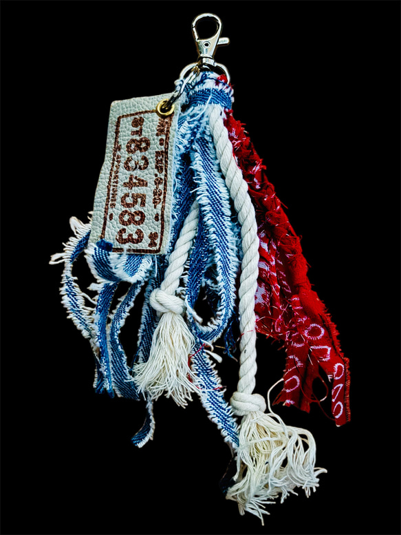 デニムリメイク☆タッセルキーホルダー 革タグ リメイクデニム