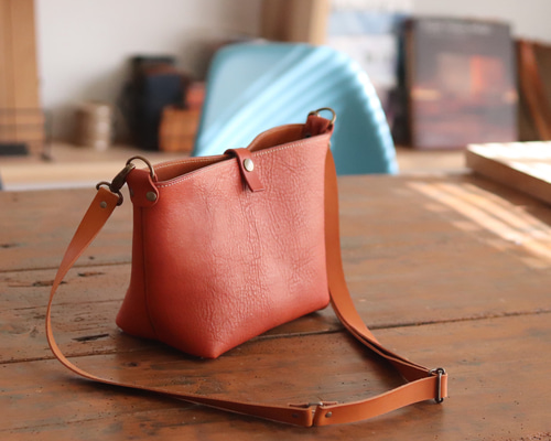 ブラウンレザーショルダーバッグ Bally レザーショルダーバッグ | ブラウン | FARFETCH JP