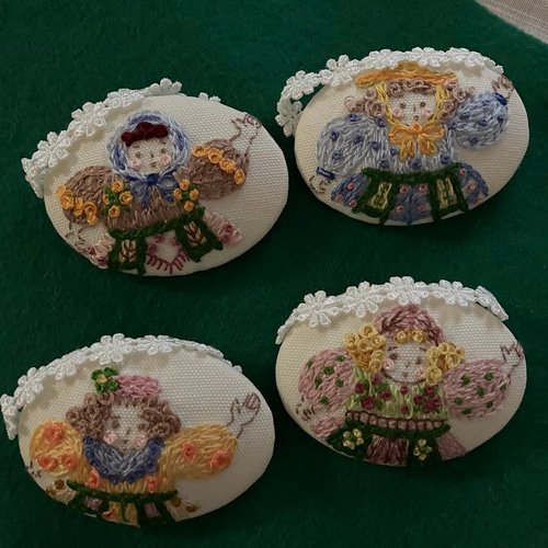 人形刺繍」くるみボタンブローチ ＜受注制作（停止中